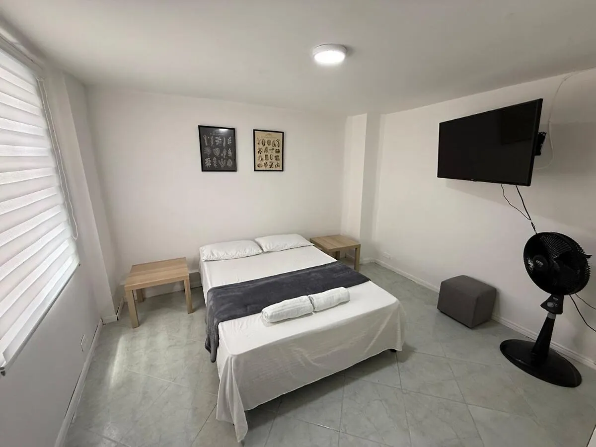 Family Laureles-Estadio 201 Medellin Apartment